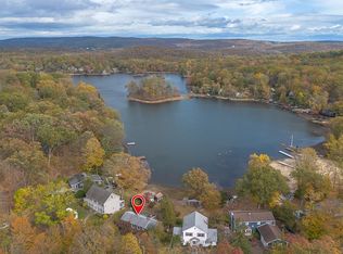 3 Clubhouse Rd, Bloomingdale, NJ 07403