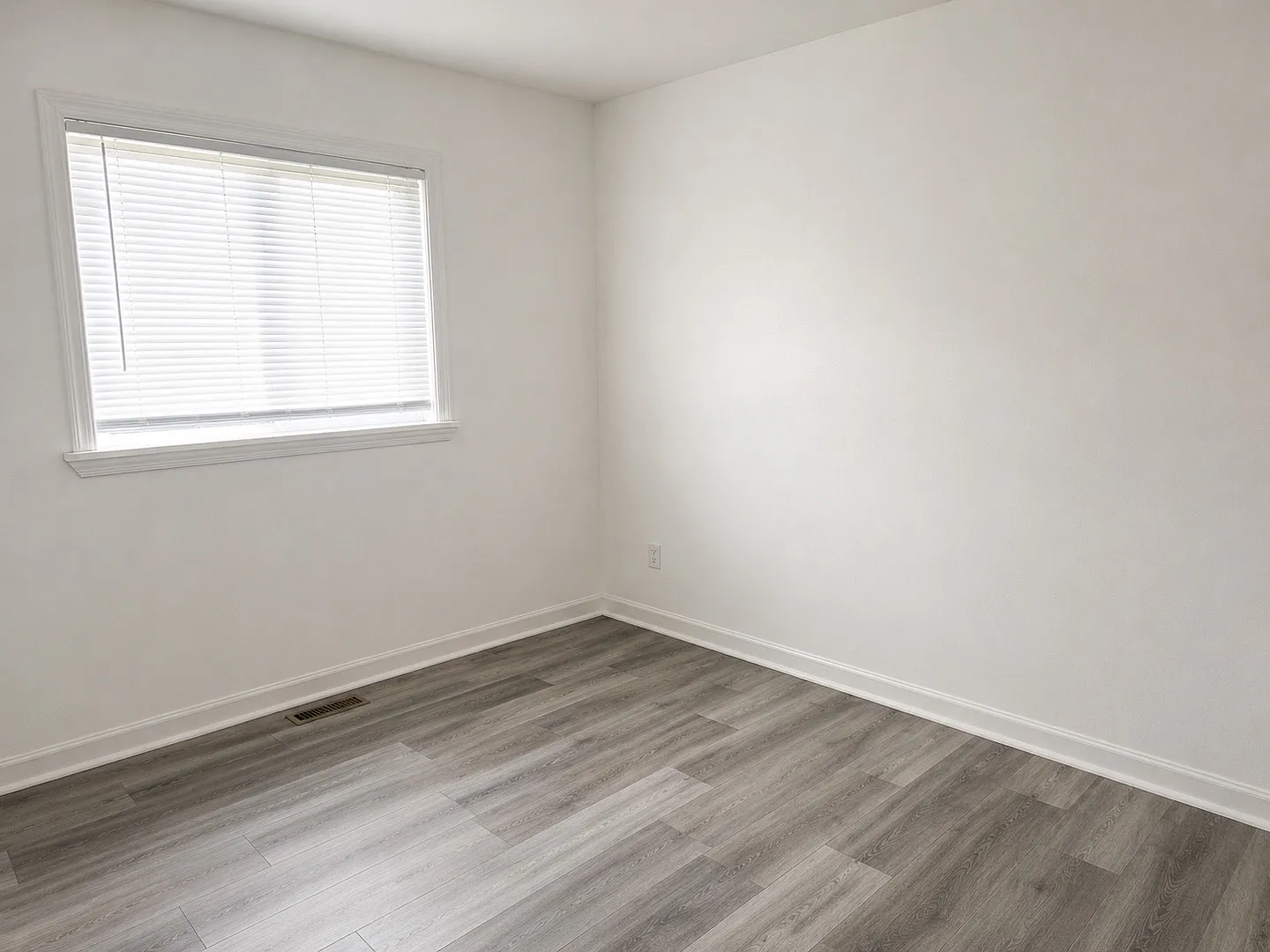 3 bed, 1014 sqft, $2,600 — Photo 4