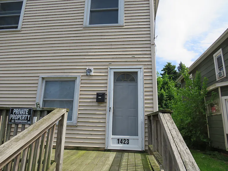 1423-25 Atkins St #1 — Photo 2
