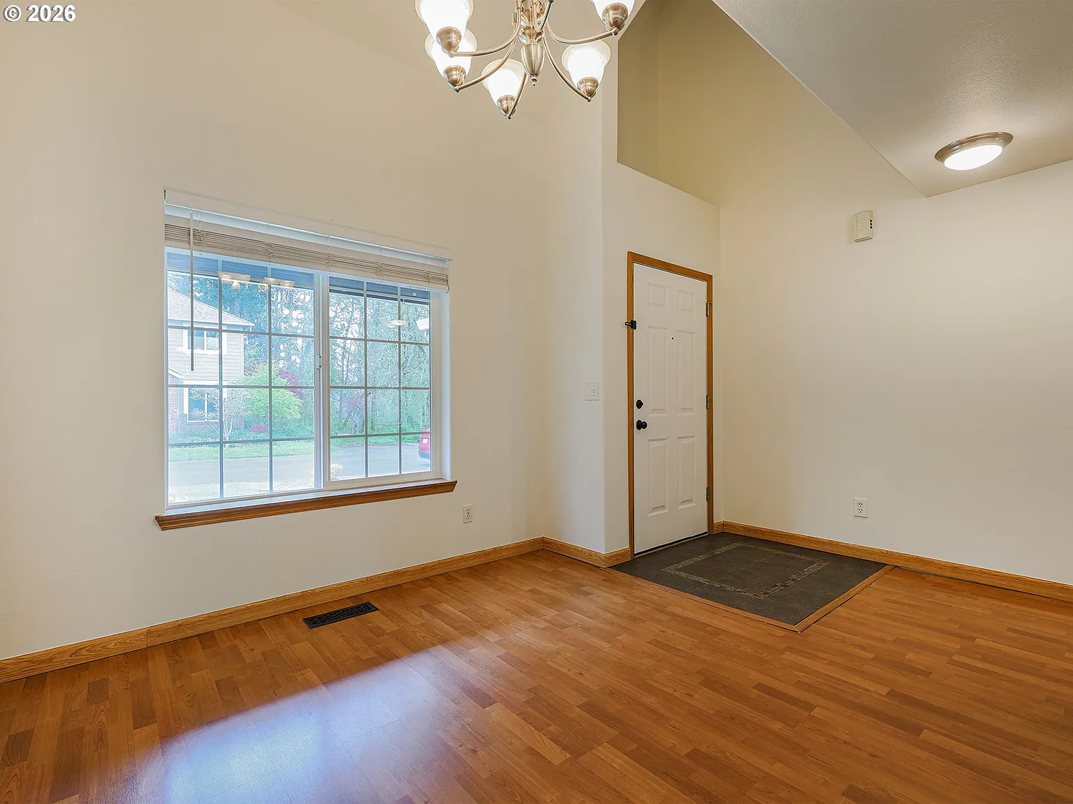 3 bed, 2.5 bath, 1812 sqft, $2,700 — Photo 2