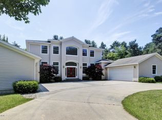 16738 Pine Dunes Ct, Grand Haven, MI 49417