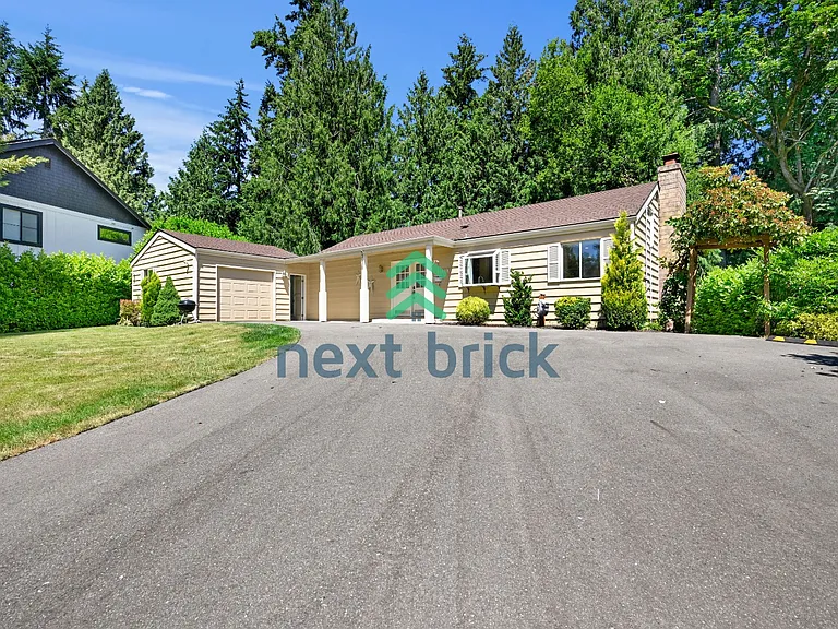 21638 SE 32nd Pl — Photo 2
