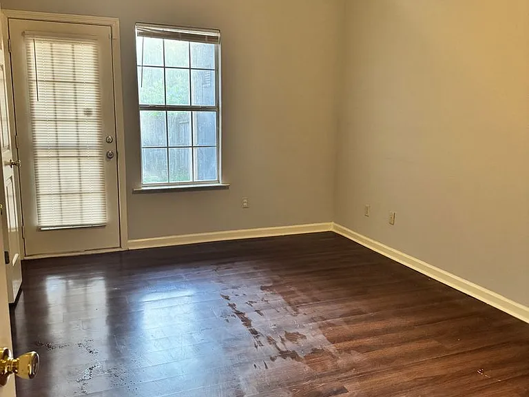 1271 Brady Hollow Ln — Photo 14
