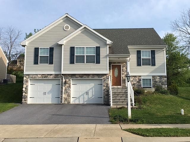 1st image of 32 Creekside Dr