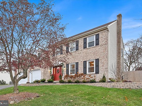3rd image of 70 Brookfield Dr