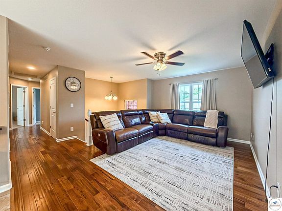 4th image of 602 E 27th St