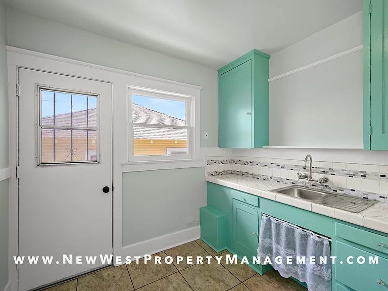 2417 Market St — Photo 20