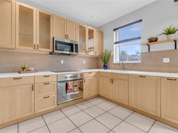 5400 NW 107th Ave APT 401, Doral, FL 33178