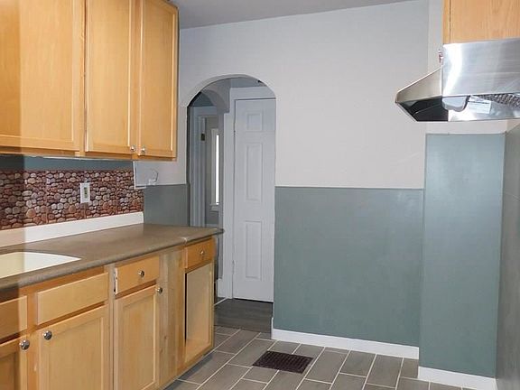 5th image of 1324 E 13th St
