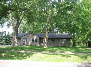 16116 Gleason Lake Rd, Wayzata, MN 55391