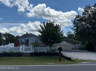 822 Dawn Ave, Interlachen, FL 32148