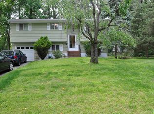 14 Lenape Rd, Flemington, NJ 08822