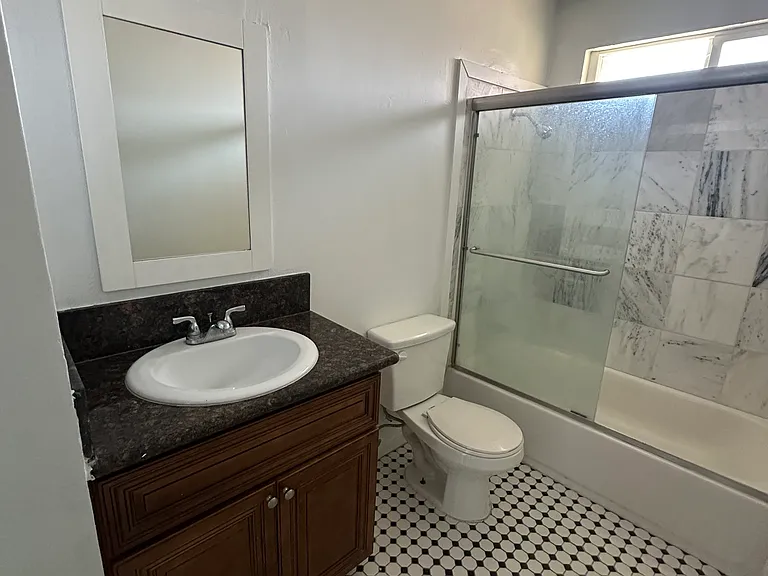 1111 Sunvue Pl #C — Photo 8