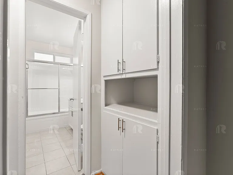(Ar/Jo/Yo:B) 1411 N. Mansfield Avenue — Photo 9