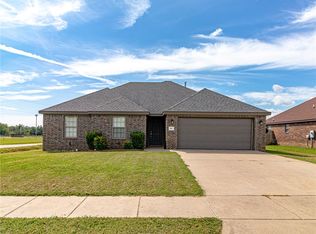 801 Almond St SW, Gravette, AR 72736