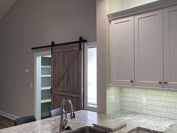 5th image of 1712 Garden Lake Dr #1712