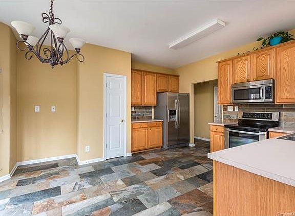 5th image of 815 Savannah Place Dr