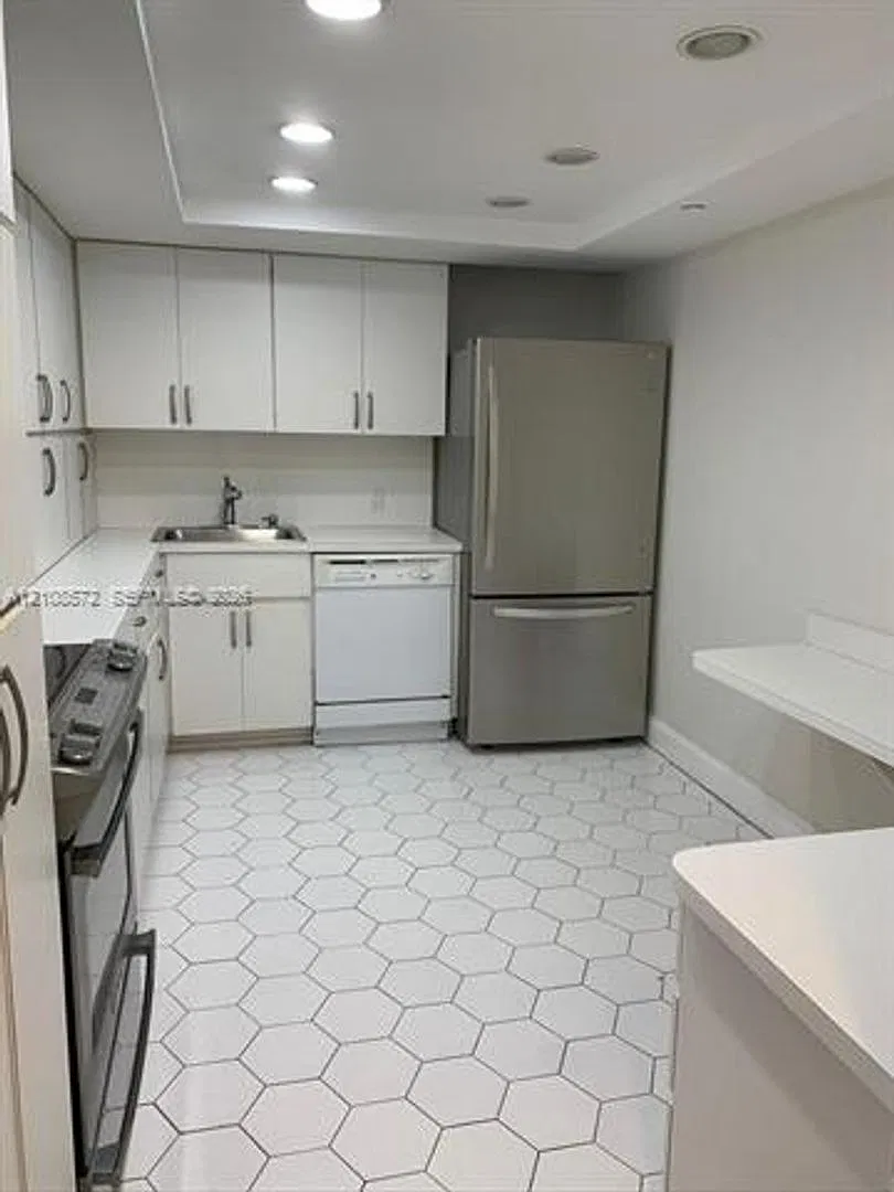 5701 Collins Ave cu-301, Miami Beach, FL 33140 — Photo 1
