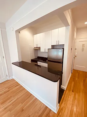 Rented by Metropolis Real Estate of Manhattan | media 11