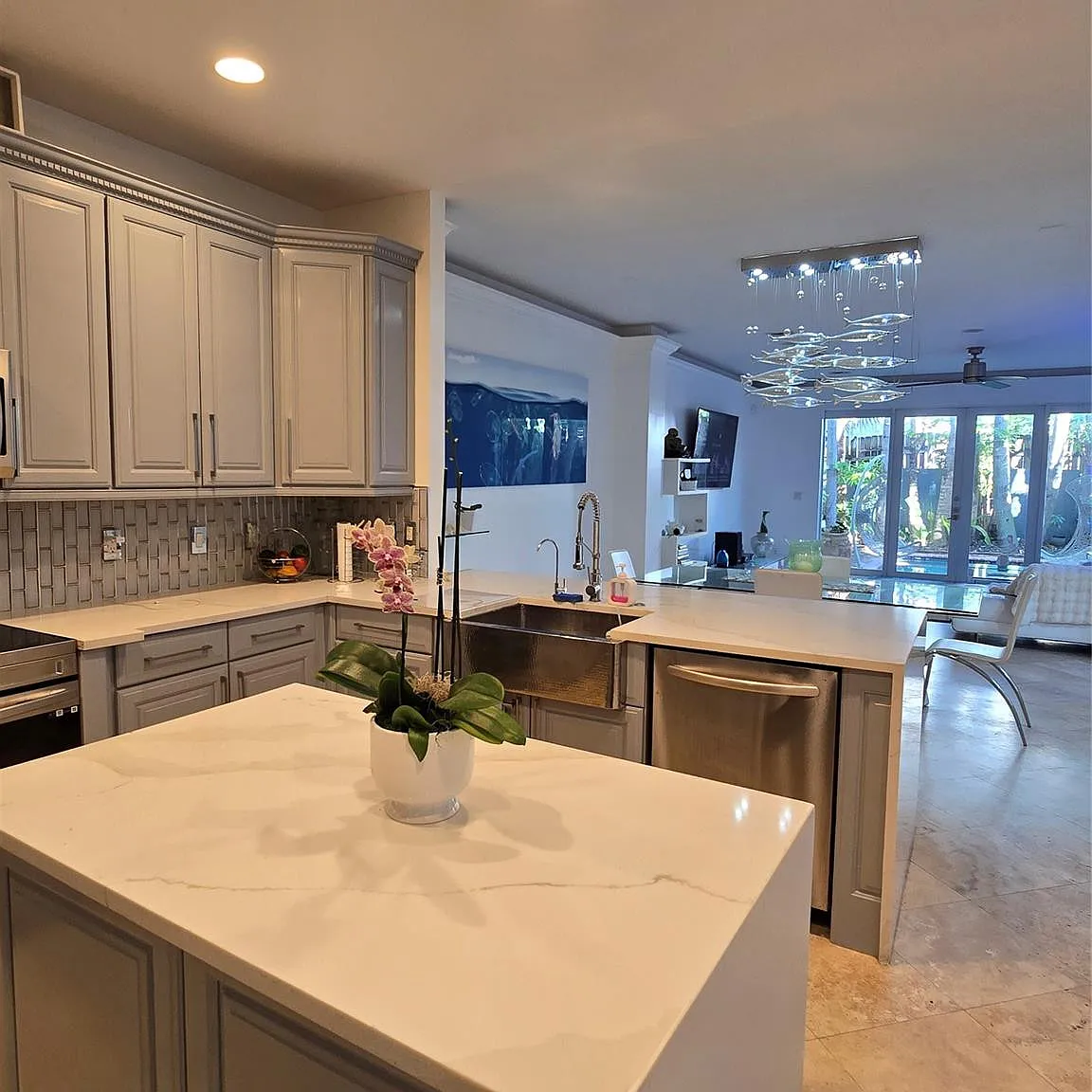 4 bed, 4.5 bath, 3336 sqft, $9,800 — Photo 1
