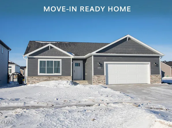 1050 David Dr, Grand Forks, ND 58201