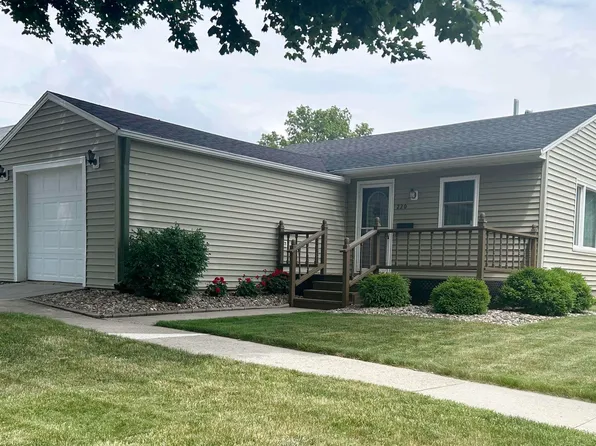 220 5th Ave NE, Hampton, IA 50441
