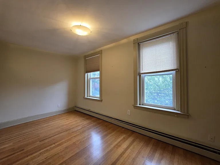 533 Chapel St #C — Photo 8