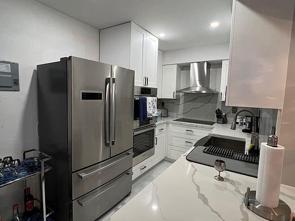 4th image of 2501 S Ocean Drive #422
