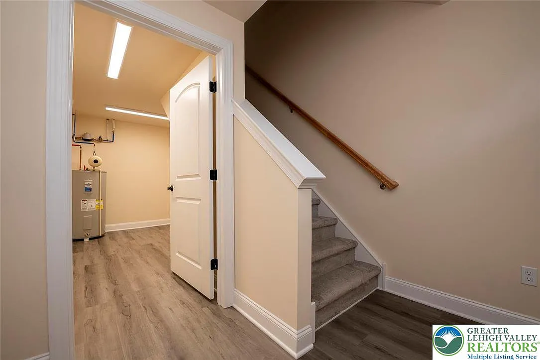 3 bed, 2.0 bath, 1600 sqft, $2,450 — Photo 4
