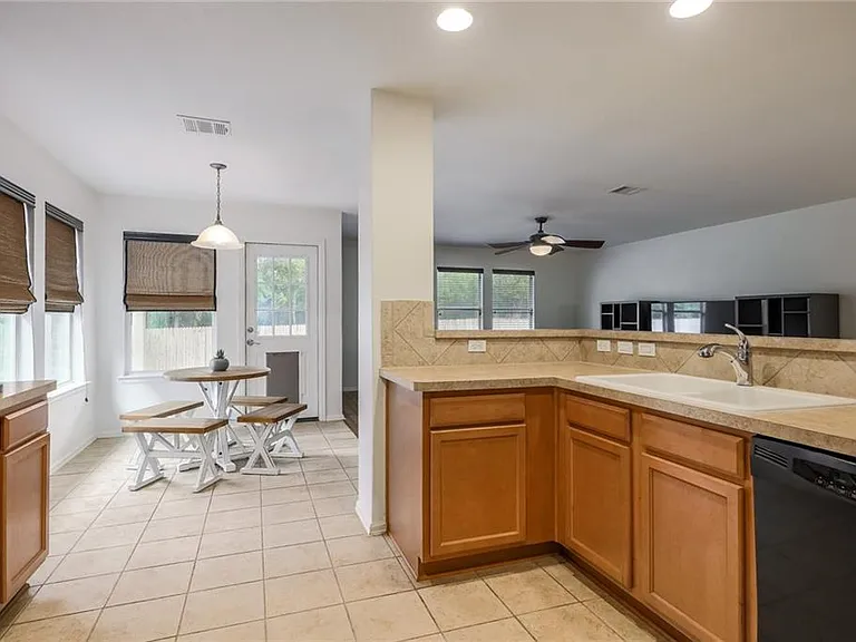 433 Moorhen Cv — Photo 3