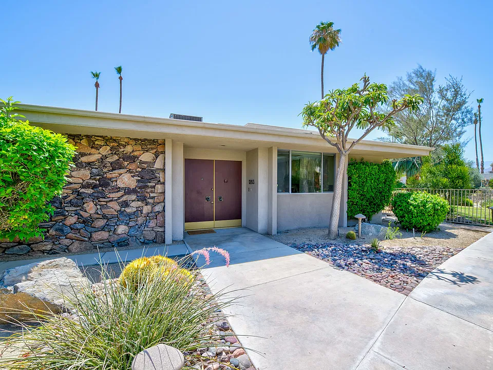 1203 Tamarisk West St