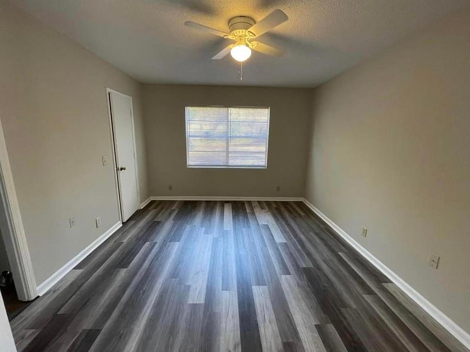2nd image of 746 Stanley St NE #746