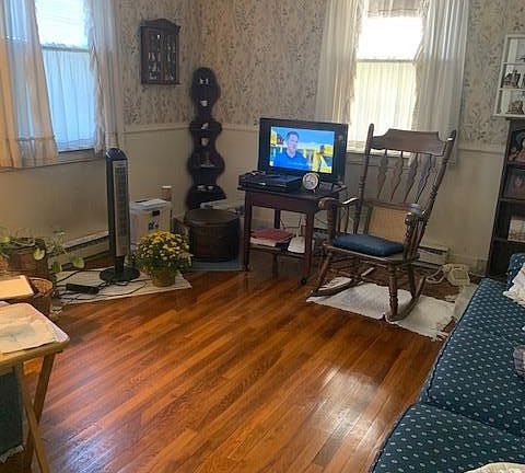 5th image of 409 Jefferson St