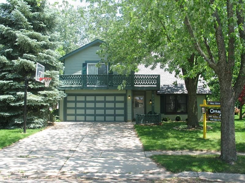 2nd image of 5737 Essex Ct