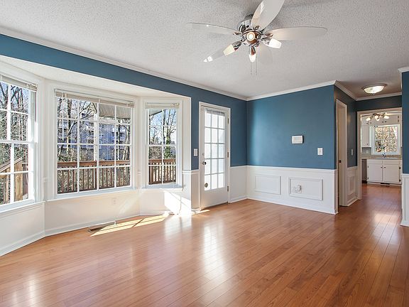 3rd image of 215 Softwood Cir