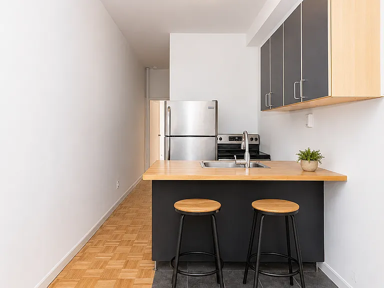 297 Troutman St #2L — Photo 3