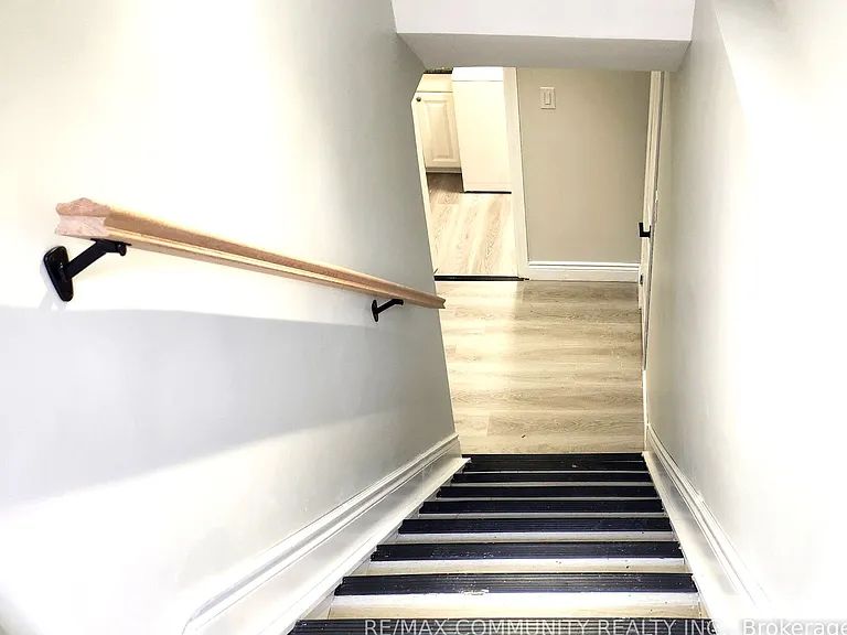 435 Stonegate Ave #LOWER — Photo 3