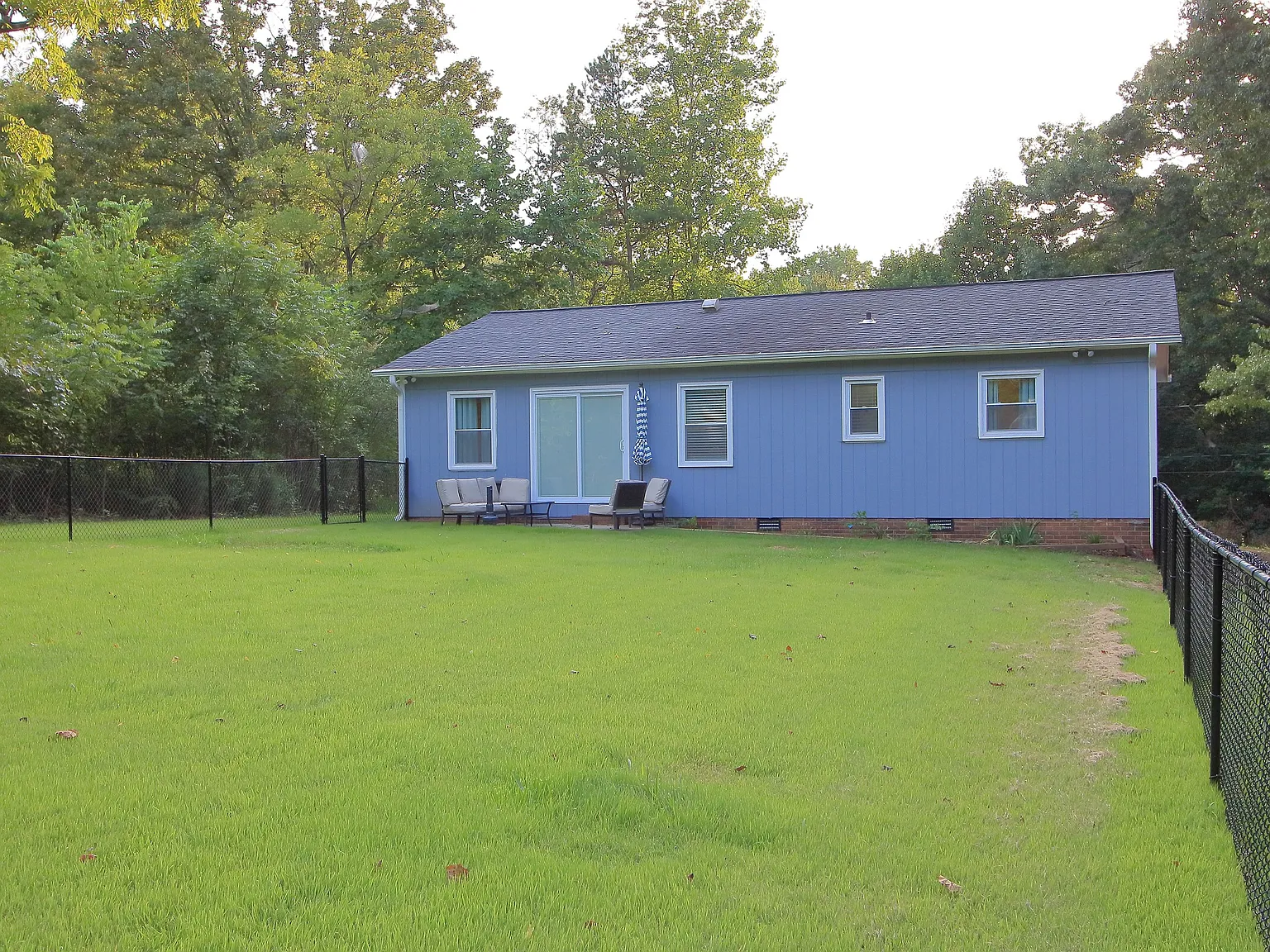 Quiet 3Bed 2Bath Ranch W/Workspace, Fenced Yard! — Photo 3