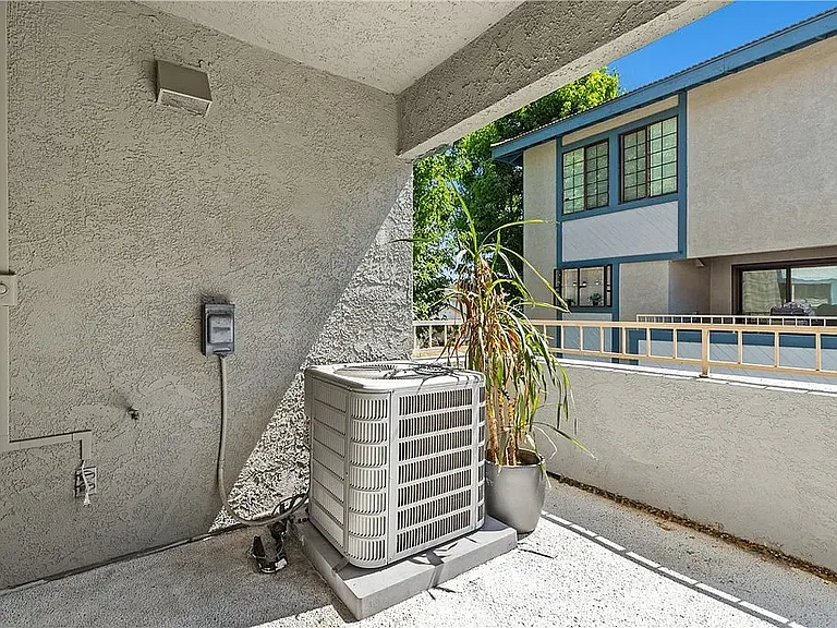 3876 Howard Ave #7 — Photo 36