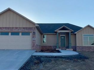1100 Lindsey Ln, Russellville, AR 72801