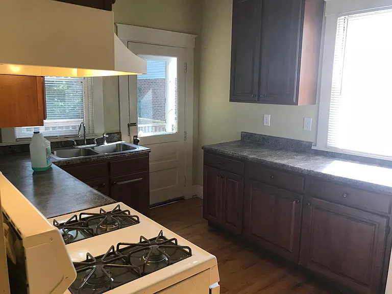 348 Amazon Ave — Photo 4