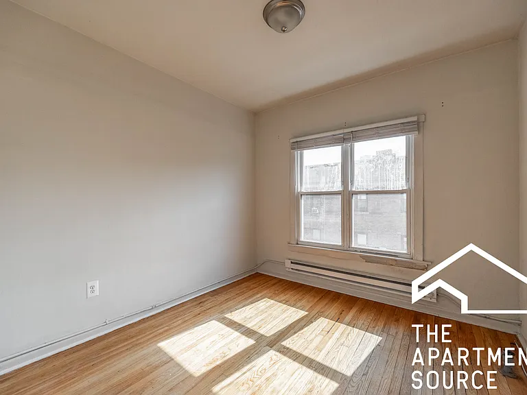 706 W Roscoe St #3 — Photo 5