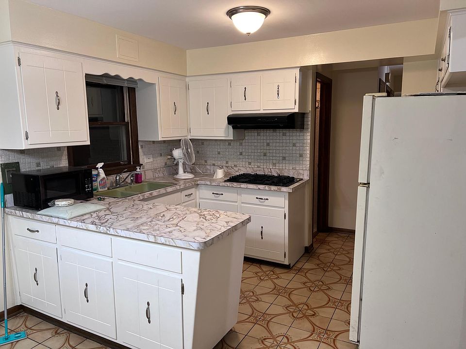 1st image of 5757 N Richmond St #2