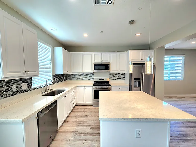 996 Newberry Ln — Photo 13