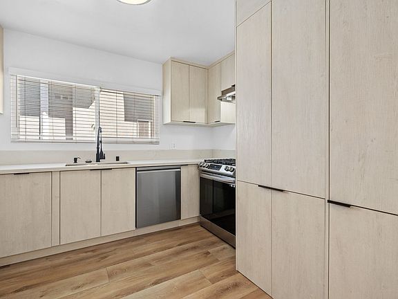 3rd image of 340 N Palm Dr APT 8