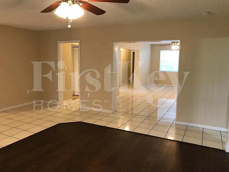 4896 NW 6th Ct — Photo 4