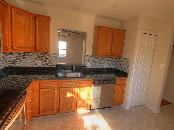4th image of 108 Stafford Mews Ln