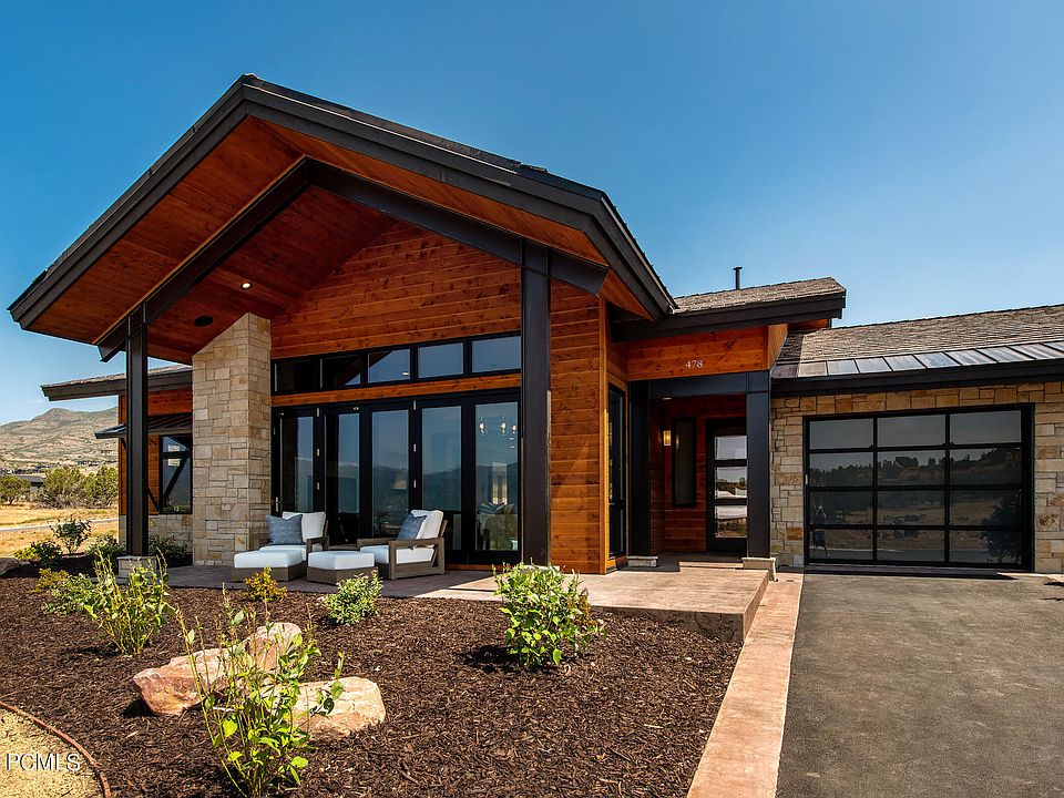 2nd image of 504 N Red Ledges Village Way