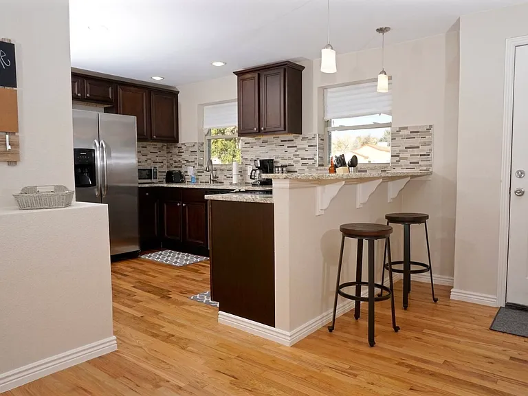2901 Grape St — Photo 2