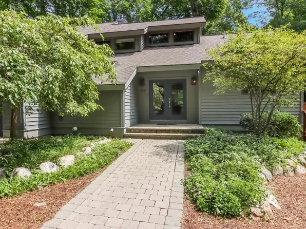 2335 Whitetail Dr, Traverse City, MI 49696